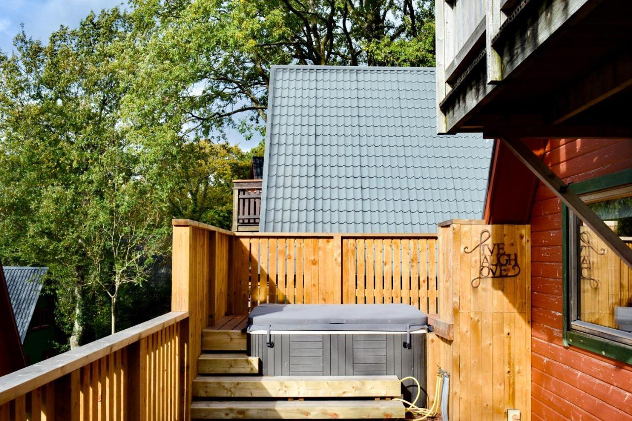 Spacious Primrose Lodge For 6 With Hot Tub At A Spa Resort Chudleigh Exterior foto